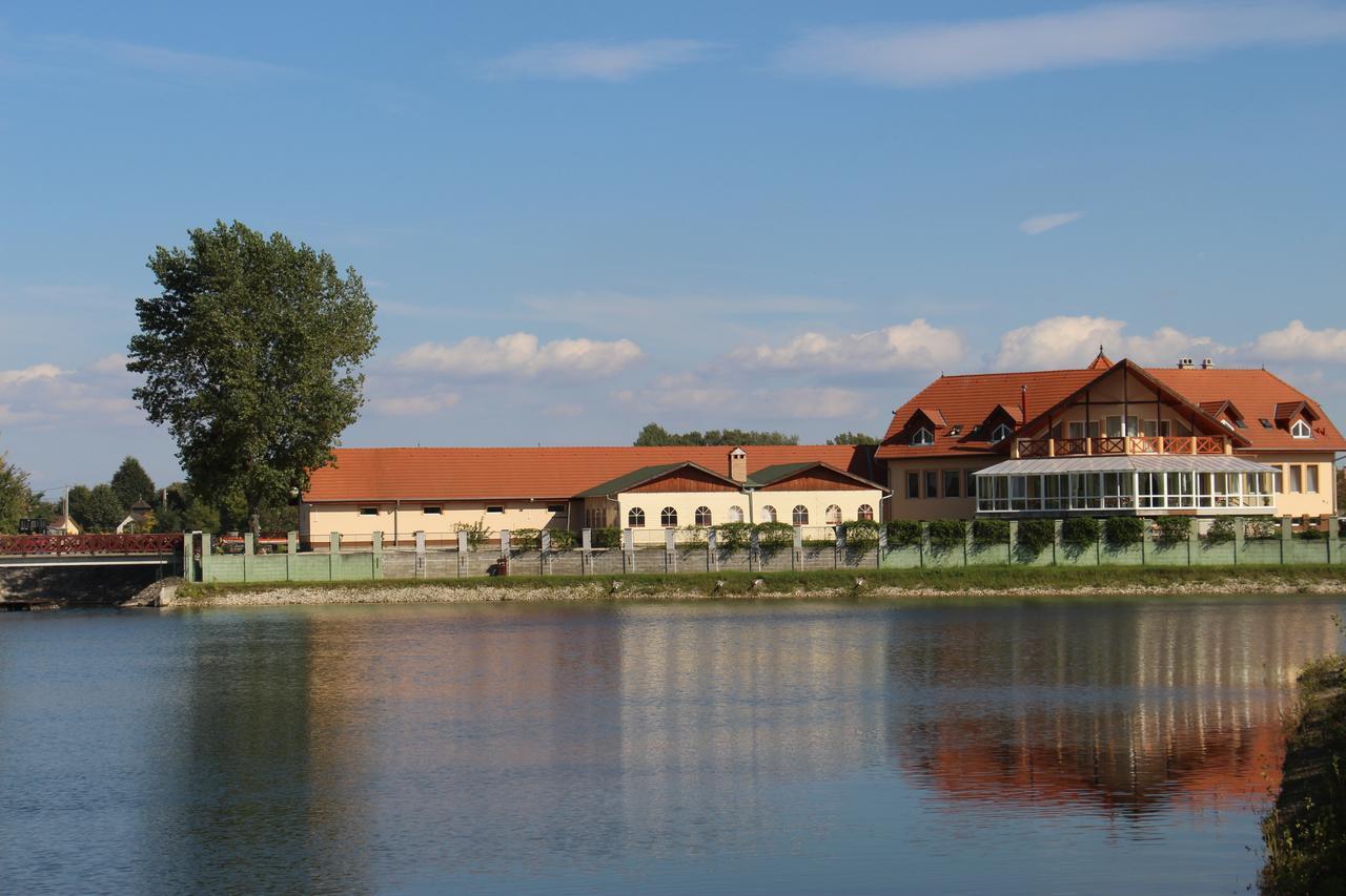 Bed and Breakfast La Curia Panzio Dunaszeg Экстерьер фото